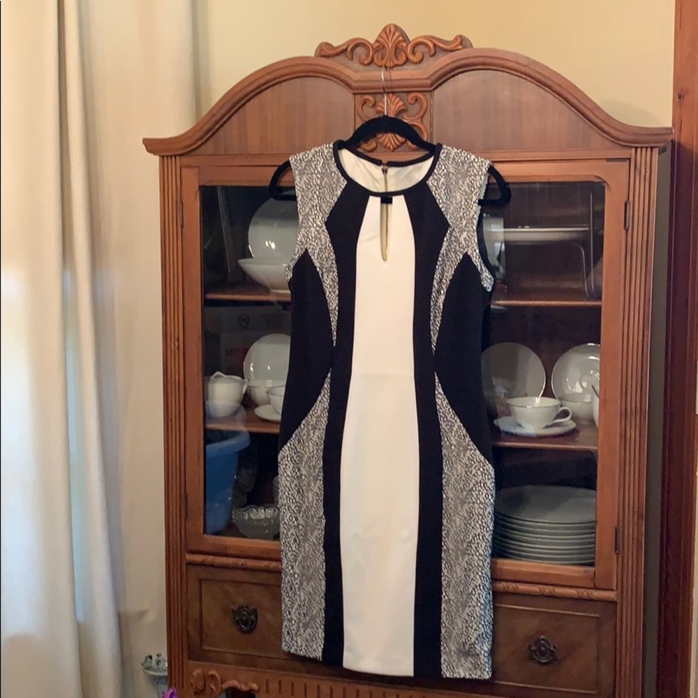 Cache Black and White Dress with Full Zipper